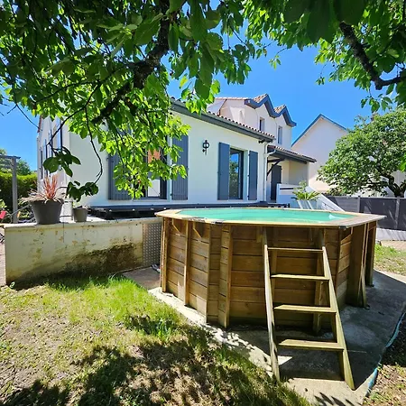 Maison Paisible Proche Centre Avec Piscine